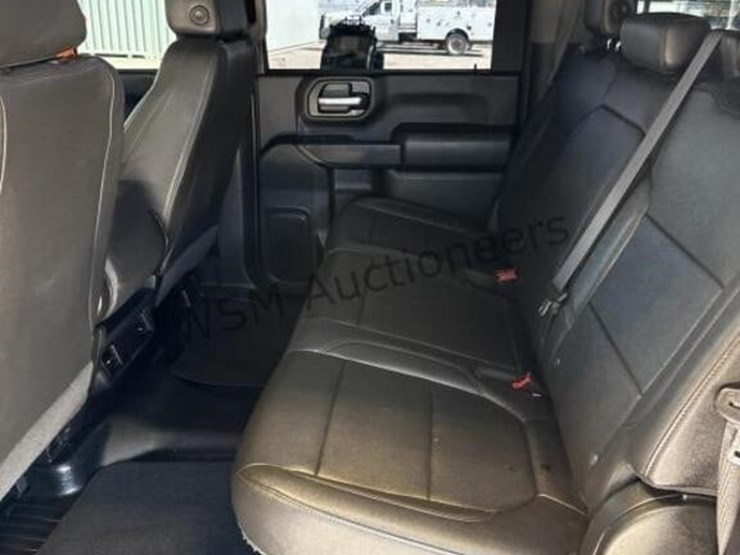 2022-chevrolet-silverado-3500hd-image-25