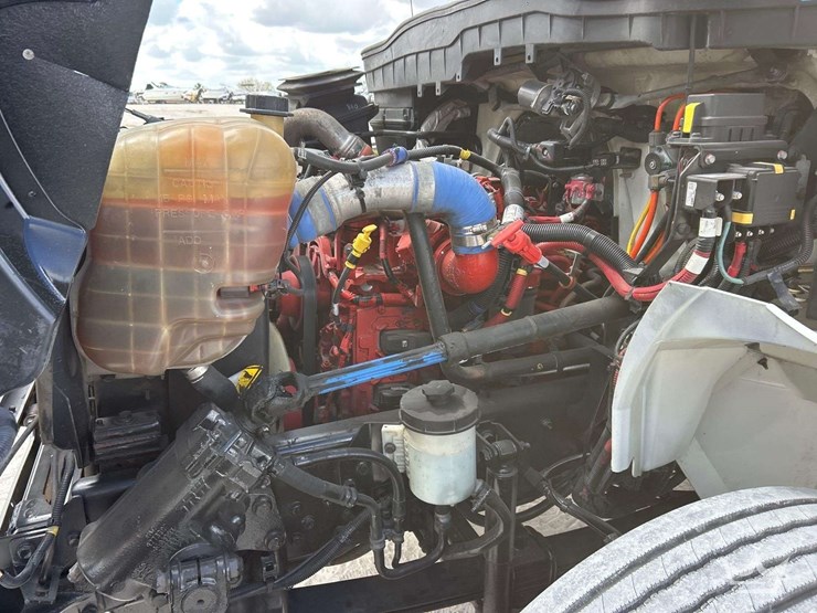 2019-international-durastar-4300-image-7