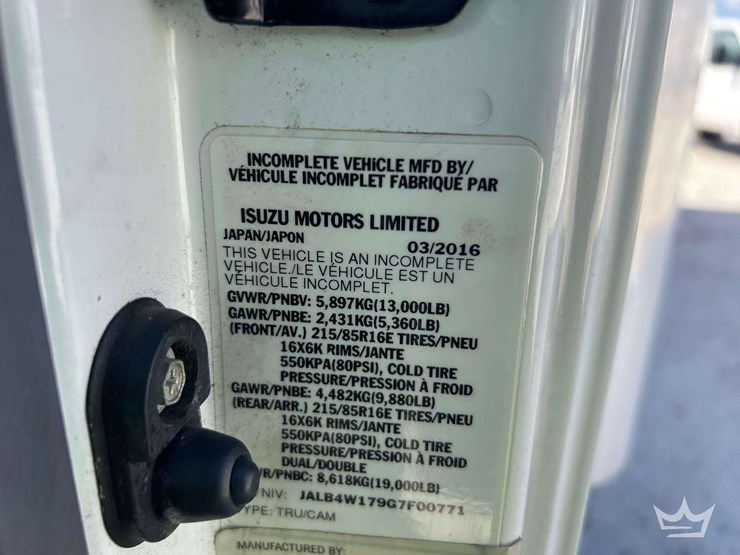 2016-isuzu-npr-image-5