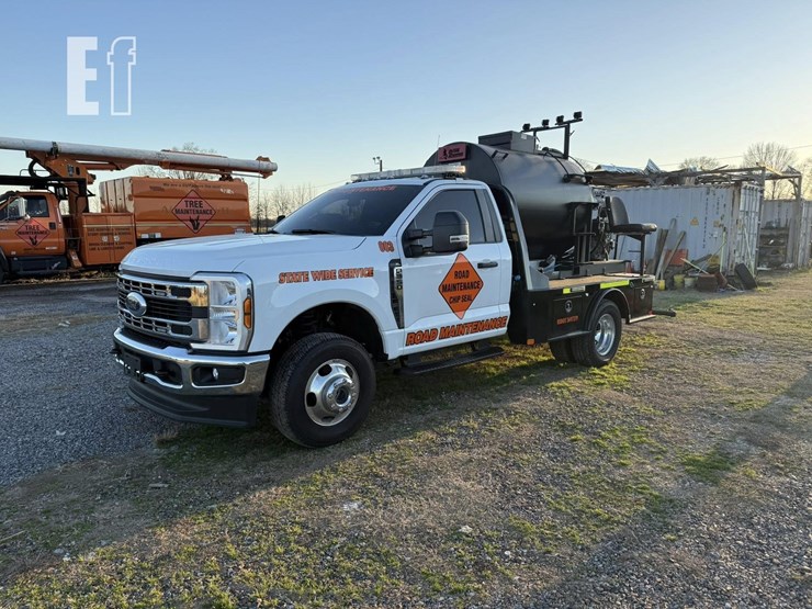 2025-ford-f350-xl-image-1