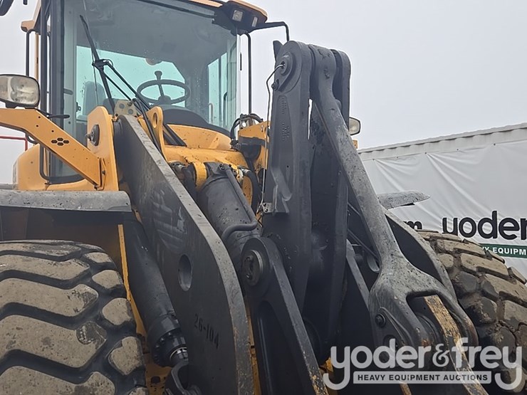 2017-volvo-l110h-image-40