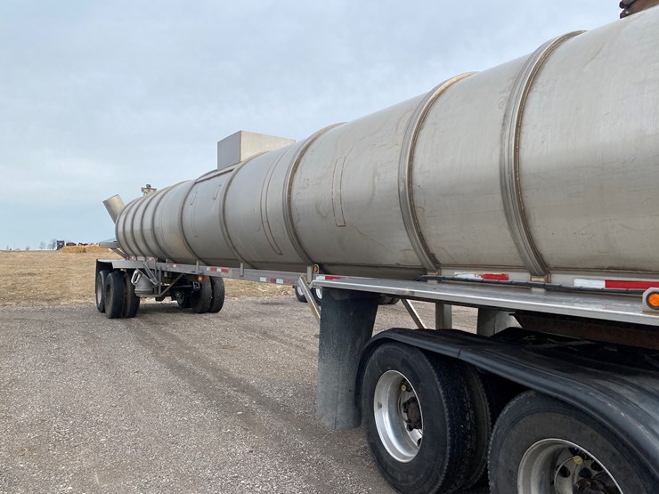 #502-•-2012-northern-8,500-gallon-semi-manure-tanker-(has-wi-title)-(waupun,-wi)-image-3