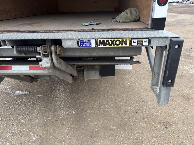 2021-isuzu-npr-hd-image-39