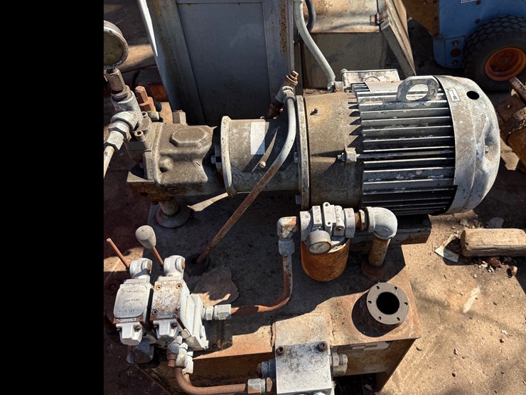 #24-•-7.5-hp-hydraulic-power-unit-image-1