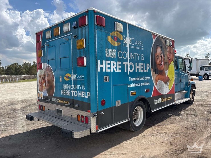 2003-freightliner-fl60-image-3