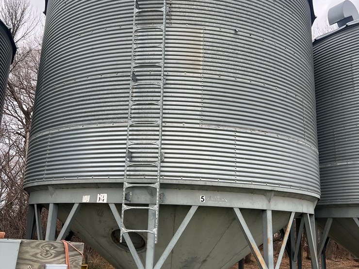 lot-22.-cenex-hopper-bin,-micada-bottom,-includes-golden-aire-single-phase-bin-fan-image-5