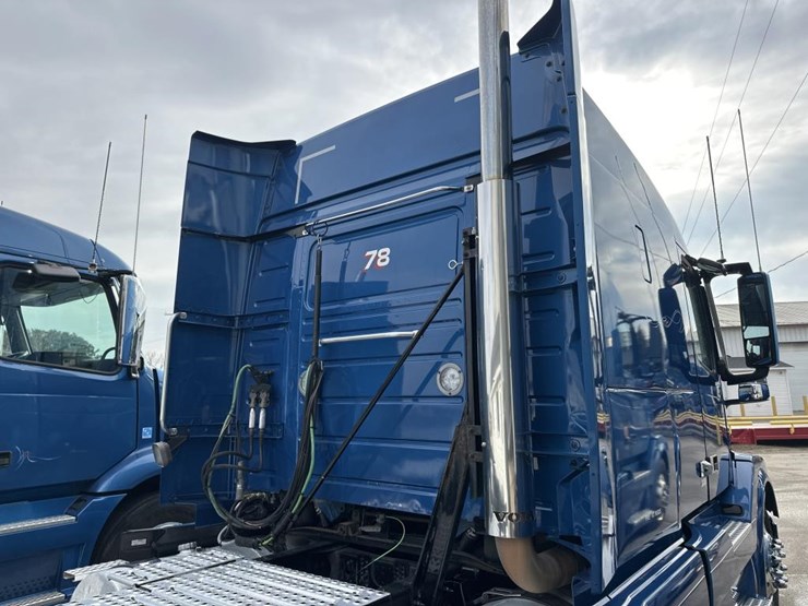 2018-volvo-10-image-18