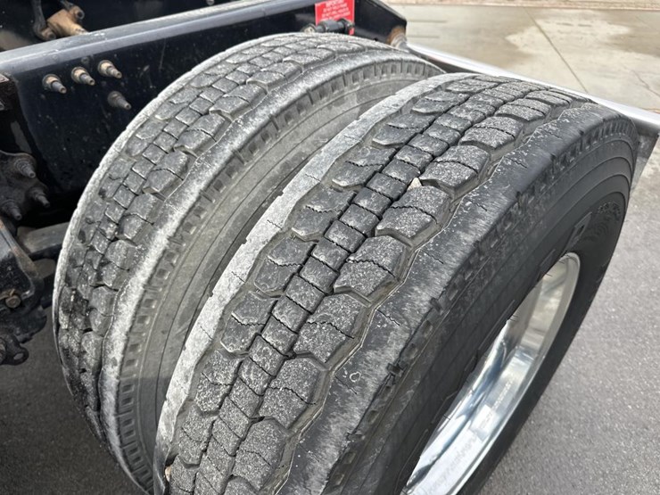 2019-volvo-10-image-59