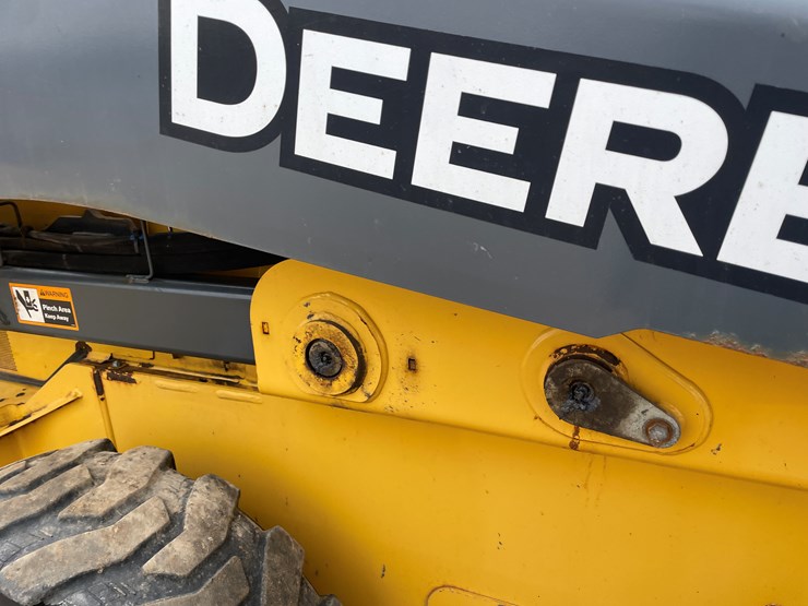 2019-john-deere-332-image-12