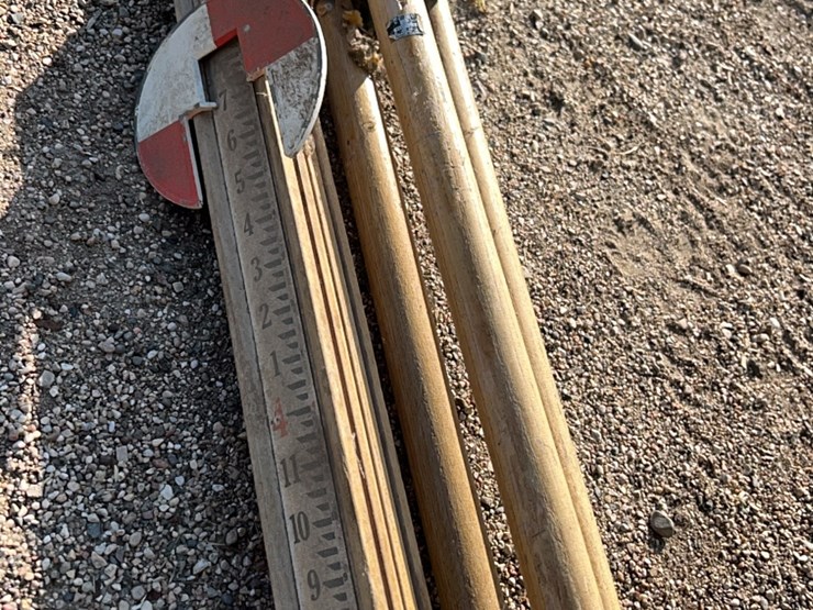 survey-tool,-complete-with-scope,-measuring-stick,-tripod-image-18