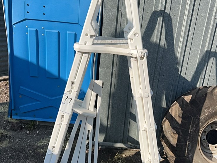 double-sided-ladder,-heavy-duty-plastic-image-7
