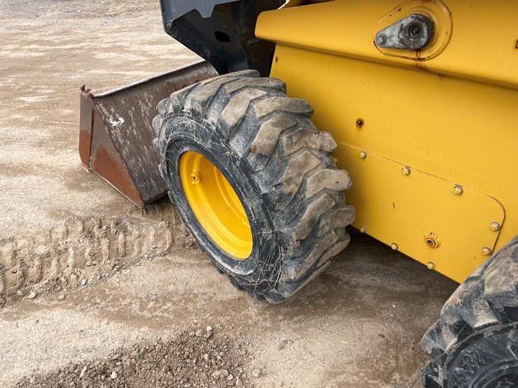 2019-john-deere-332-image-22