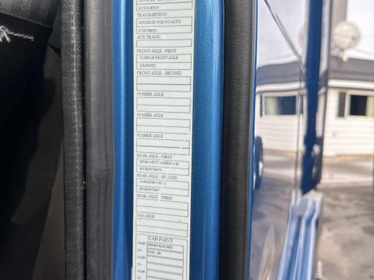 #2231-•-2016-volvo-vnl-sleeper-cab-semi-image-66