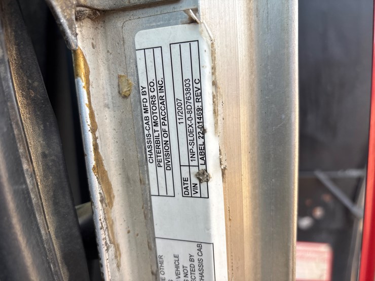 2008-peterbilt-365-image-22