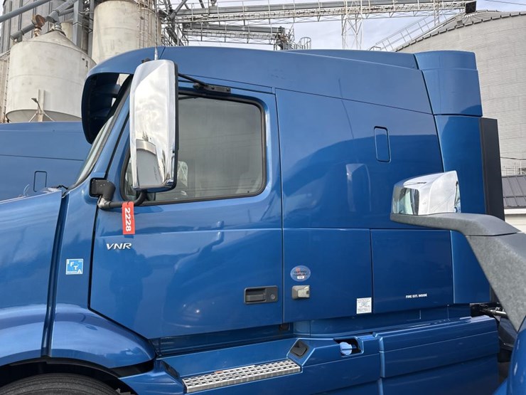 2020-volvo-10-image-10