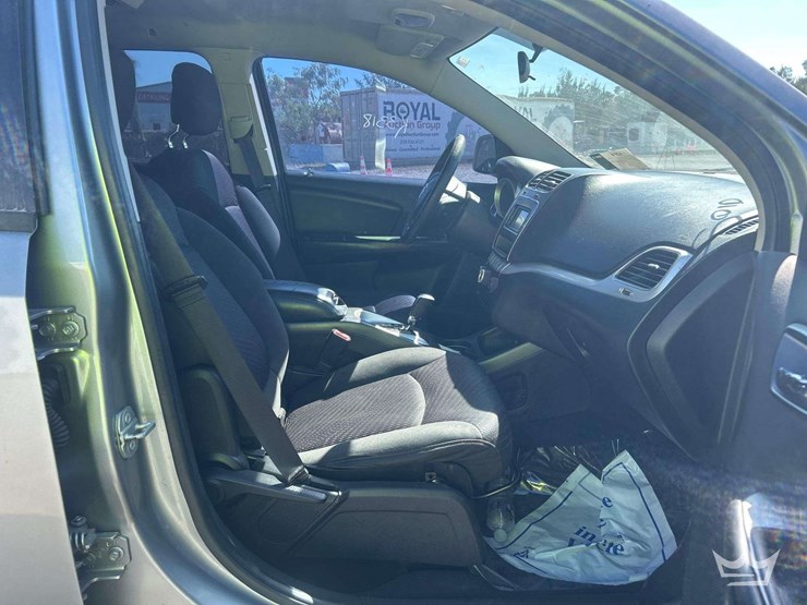 2015-dodge-journey-sxt-image-17