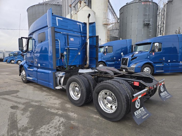 2022-volvo-10-image-3