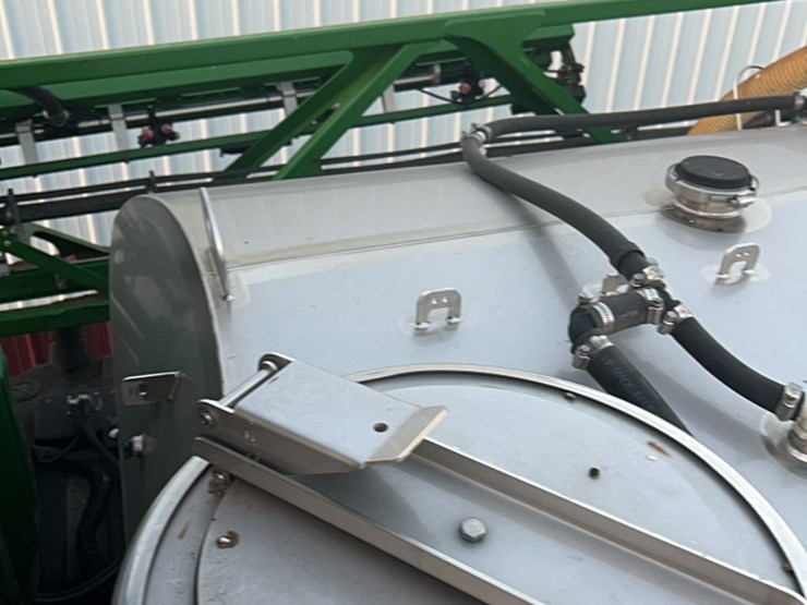 2014-john-deere-r4030-image-55