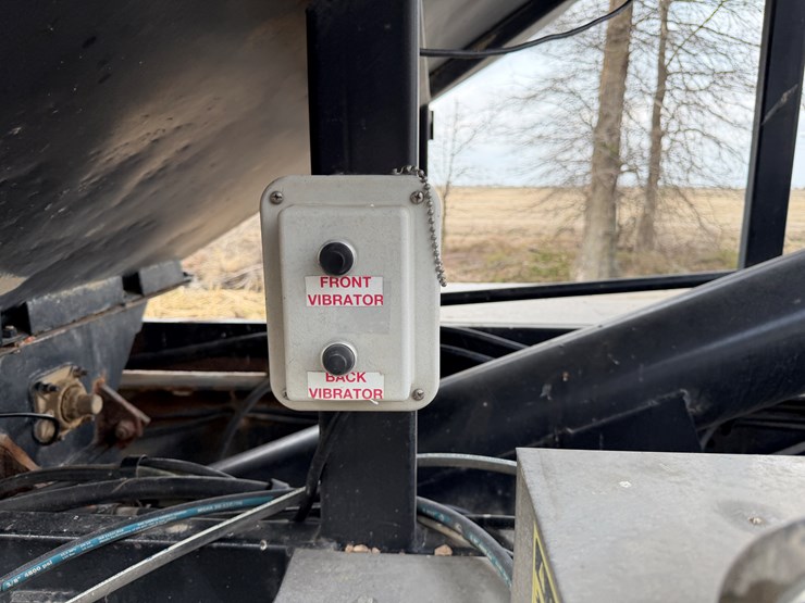 #40962-•-2013-magnolia-/-adams-t/a-fertilizer-tender-trailer-image-25