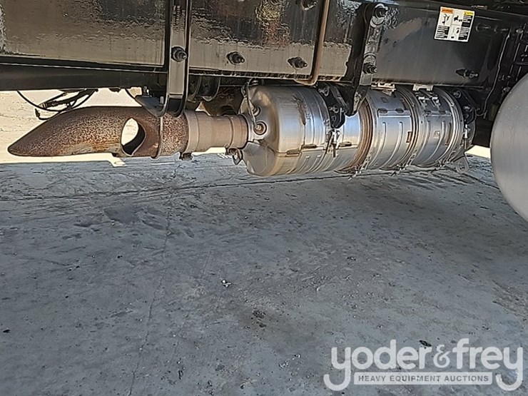 2018-peterbilt-337-image-25