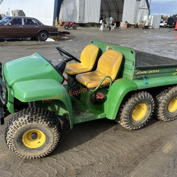 JOHN DEERE GATOR