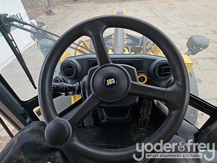 2026-caterpillar-926-image-40