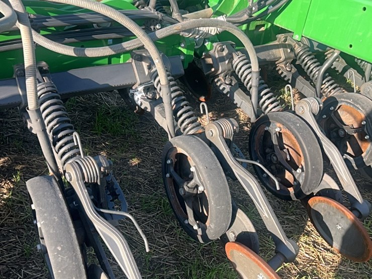 2018-john-deere-1910-image-126