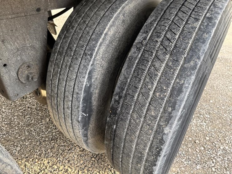 2017-utility-53'-image-26