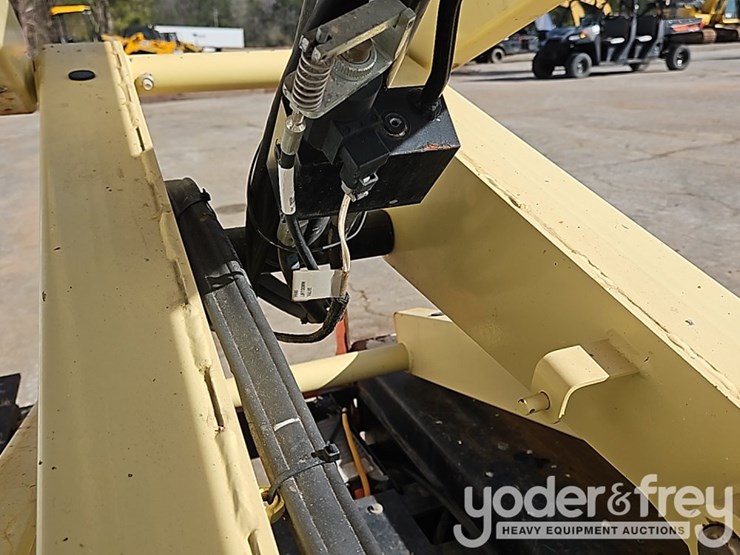 2017-jlg-1932r-image-25