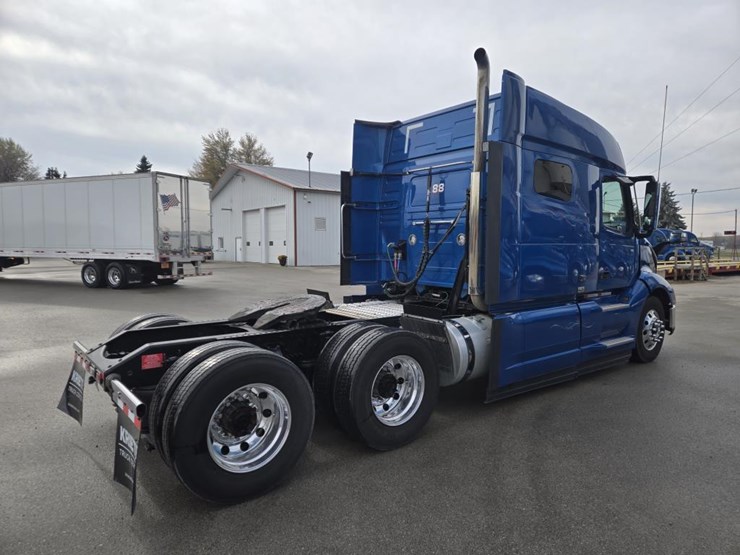 #2224-•-2025-volvo-vnl-sleeper-cab-semi-truck-tractor-image-5
