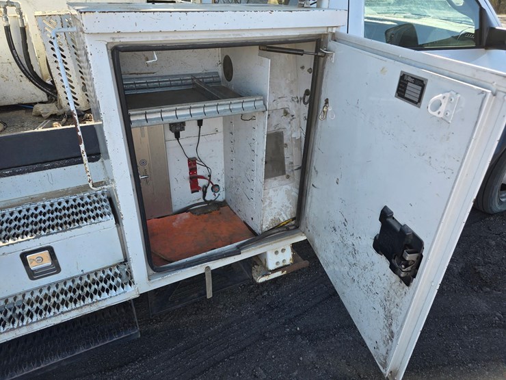 dodge-5500-bucket-truck-image-8