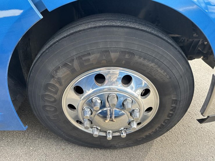 2022-volvo-10-image-63