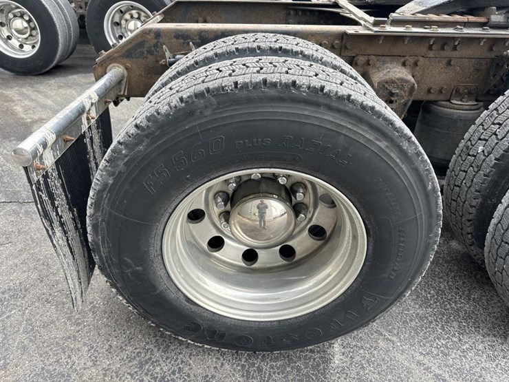 2001-volvo-10-image-59