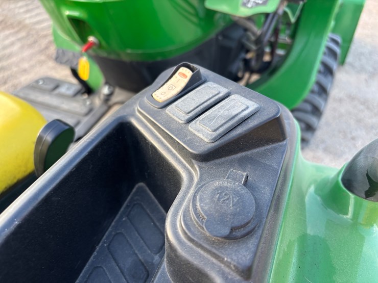 2022-john-deere-3025e-image-25