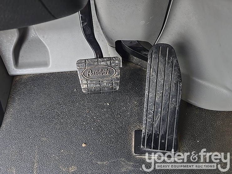 2019-peterbilt-579-image-93