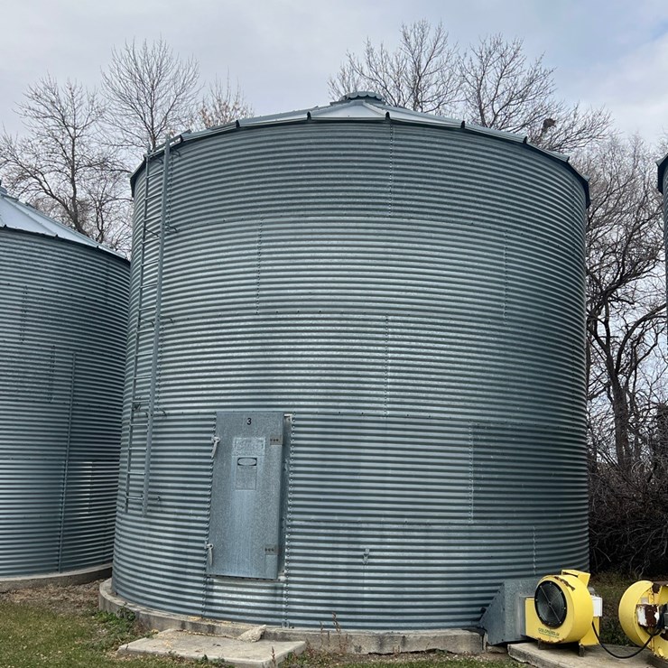 Lot 25. 5,000 bu. grain bin to be moved, bin fan included, motor needs some work, single phase (bin 3)