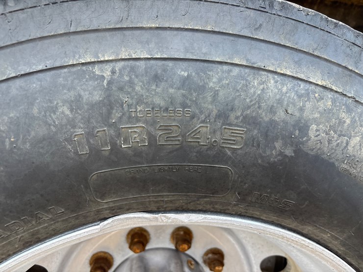 2008-peterbilt-365-image-8