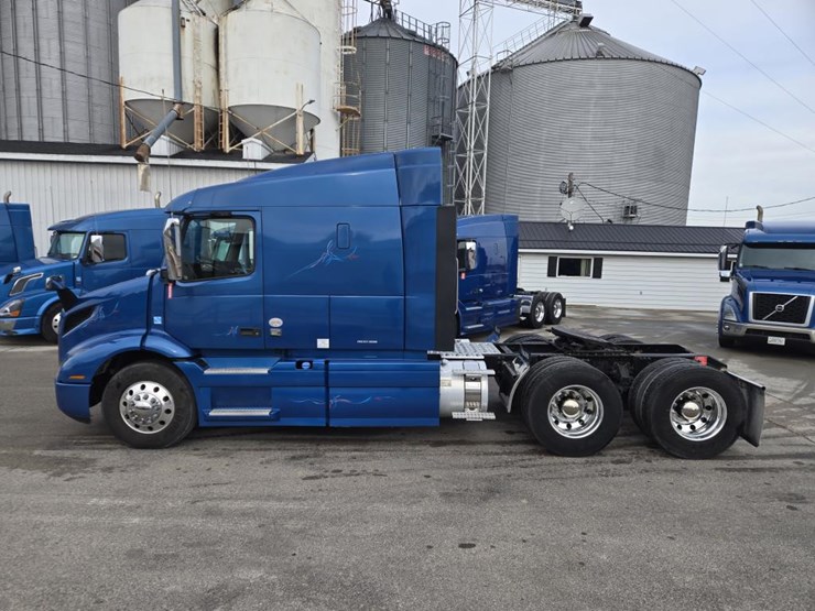 2019-volvo-10-image-2