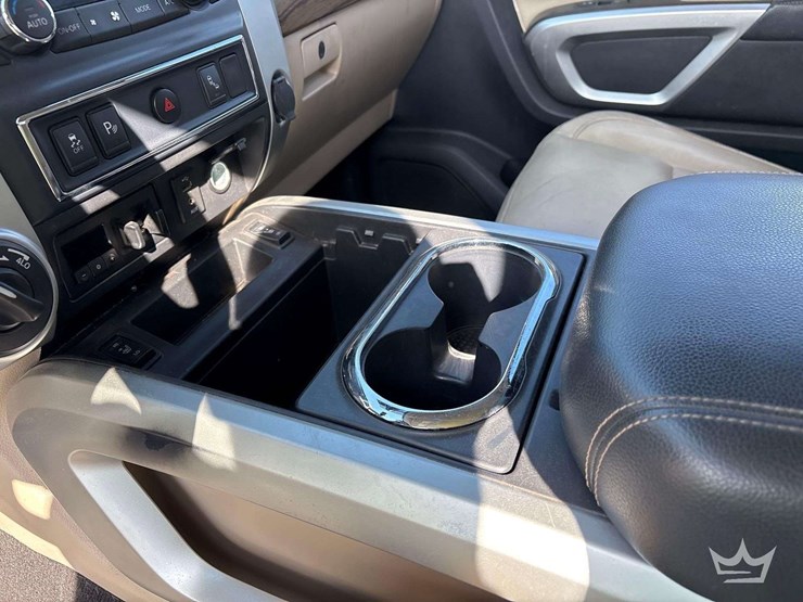 2016-nissan-titan-image-15