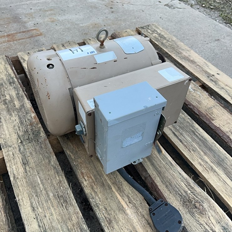 Very good Baldor 7.5 hp 220 single phase electric motor with self-contained on off switch
