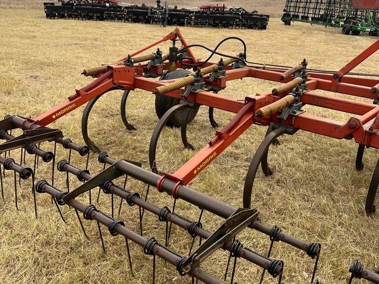 lot-49.-1981-33’-morris-magnum-model-cp-731-chisel-plow-w/3-bar-harrows,-well-maintained-unit,-super-clean-and-straight,-check-photos-image-31