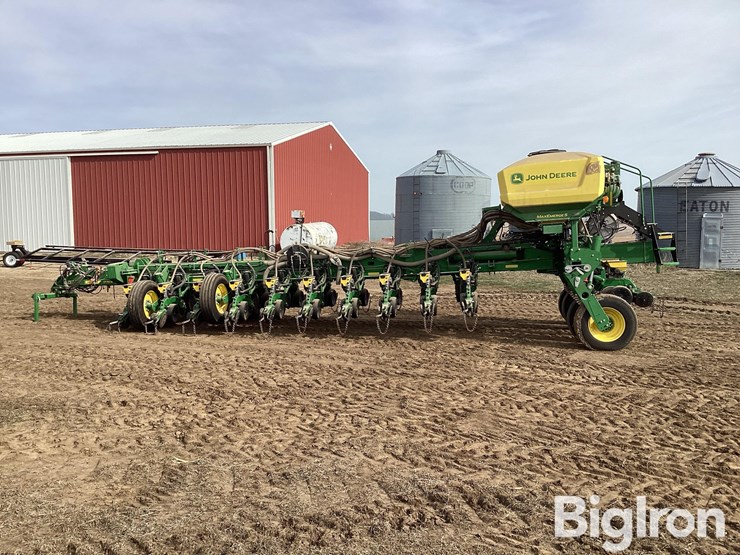 2022-john-deere-1775nt-image-8