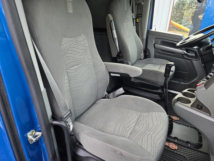 2019-kenworth-t680-image-58