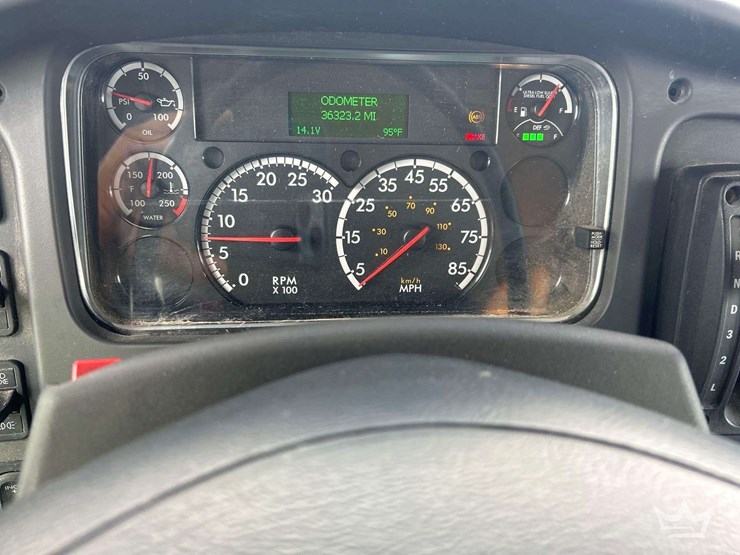 2020-freightliner-m2-106-image-12