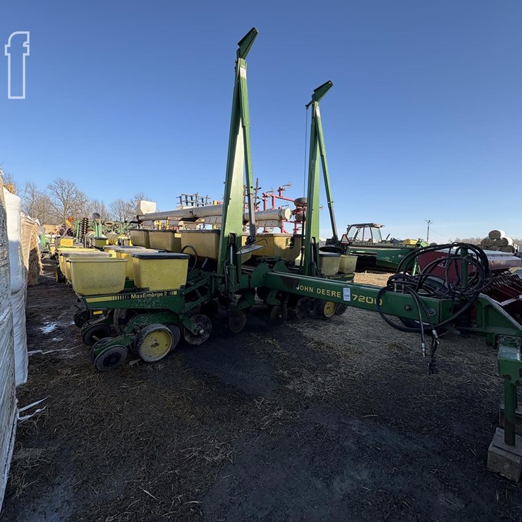 JOHN DEERE 7200