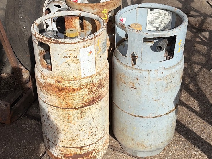 #48-•-three-propane-tanks-for-forklift-image-2