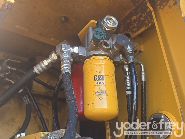 2016-caterpillar-335fl-image-64