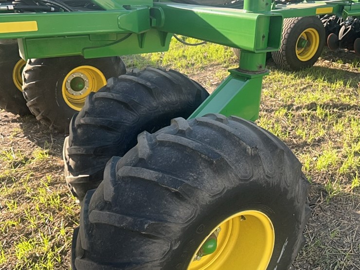 2018-john-deere-1910-image-26