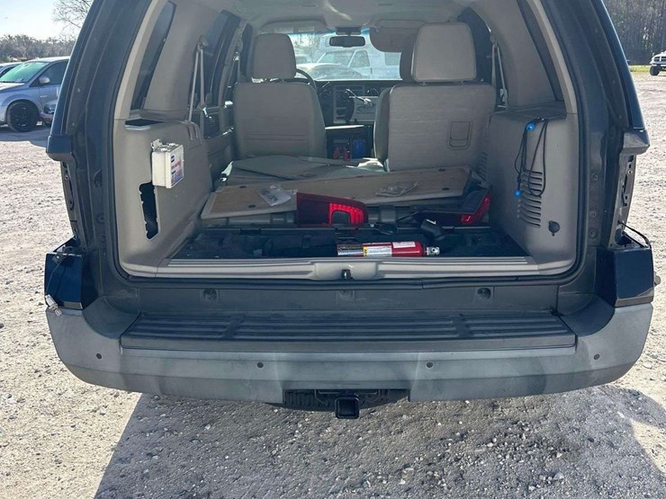 2012-ford-expedition-image-19