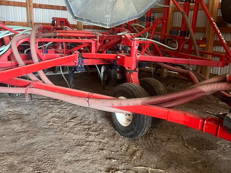 lot-10.-morris-air-seeder,-tow-between-with-10"-eagle-beaks,-new-seed-meter-unit,-pristine-condition,-always-shedded,-highly-maintained,-none-nicer-image-16
